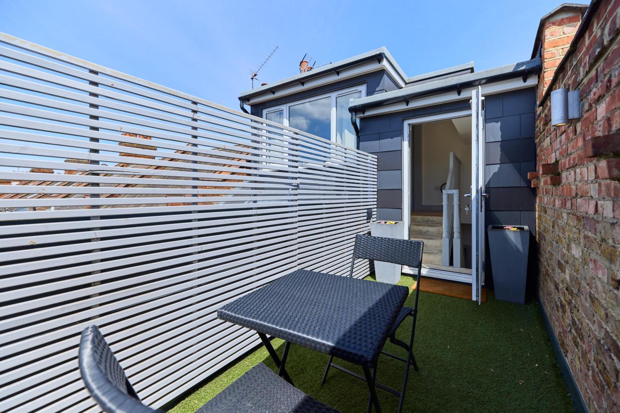 Apartment The Leghorn Quarters - Modern 3bdr With Balcony London