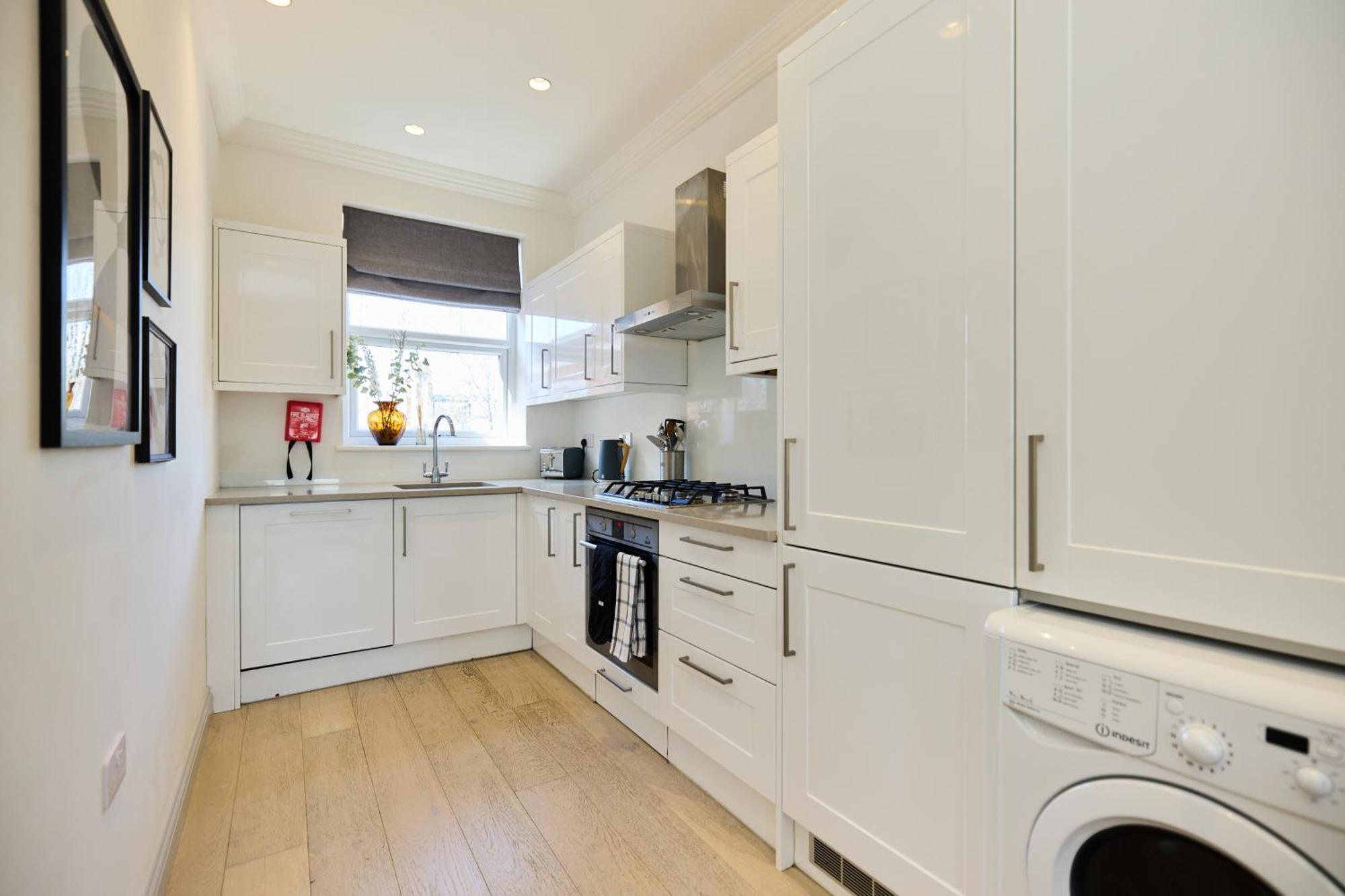 The Leghorn Quarters - Modern 3bdr With Balcony Apartment London