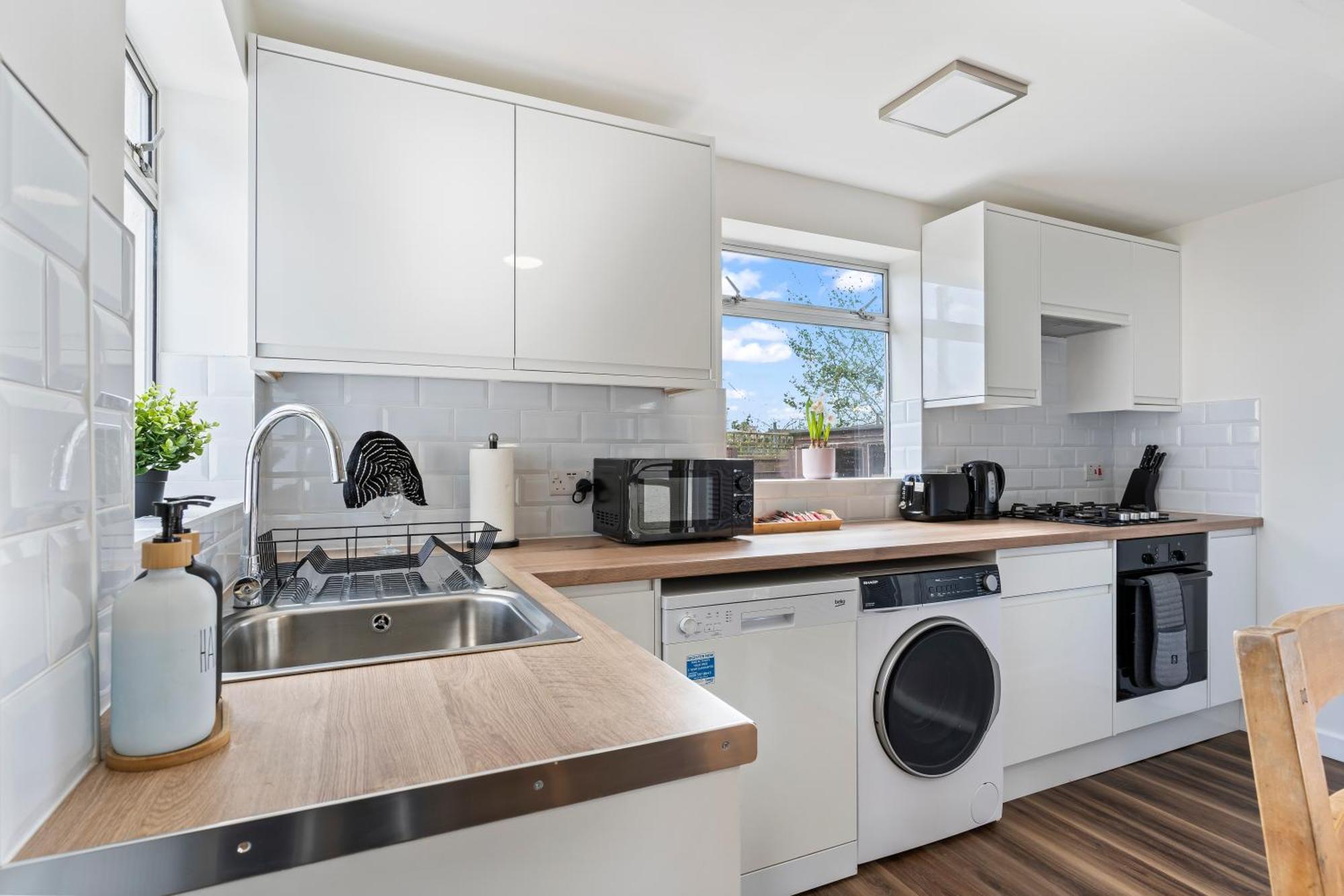 Apartment Heart Of Acton - Perfect For Large Groups