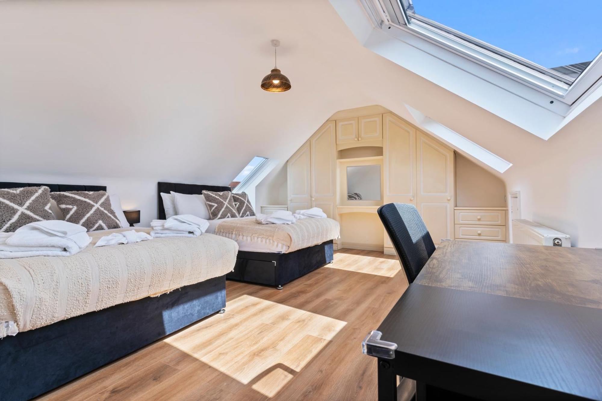 Apartment Heart Of Acton - Perfect For Large Groups *