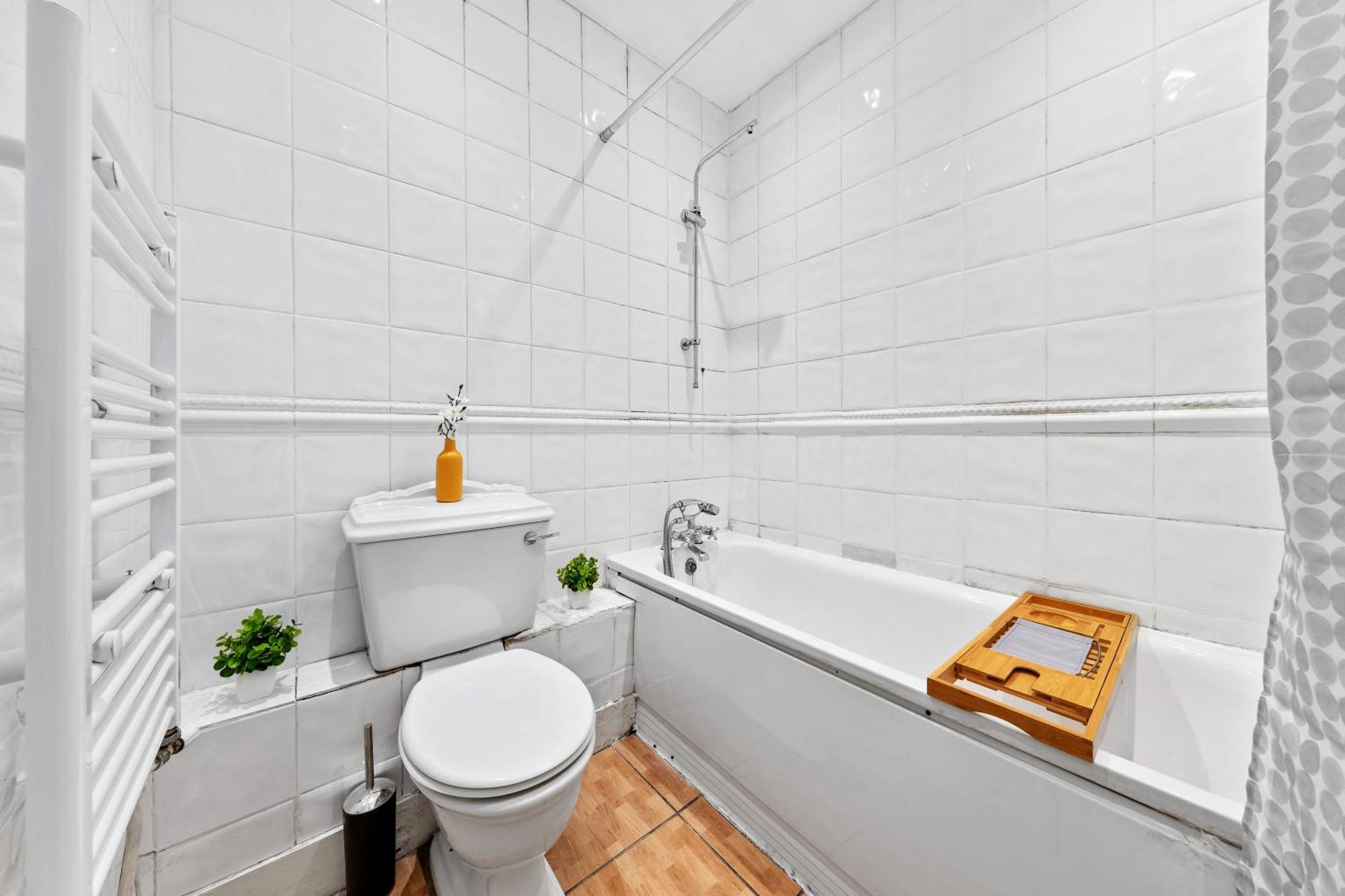 Apartment Kensington Station Proximity 2-bedroom Apartment, Walk To Station In 2 Minutes London