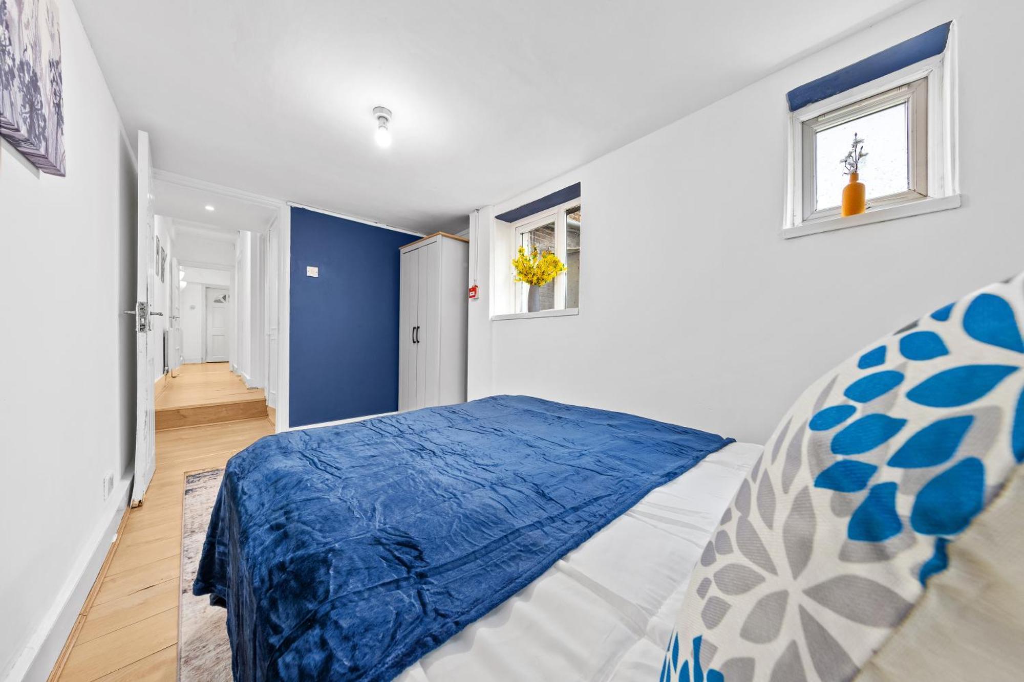 Kensington Station Proximity 2-bedroom Apartment, Walk To Station In 2 Minutes Apartment *