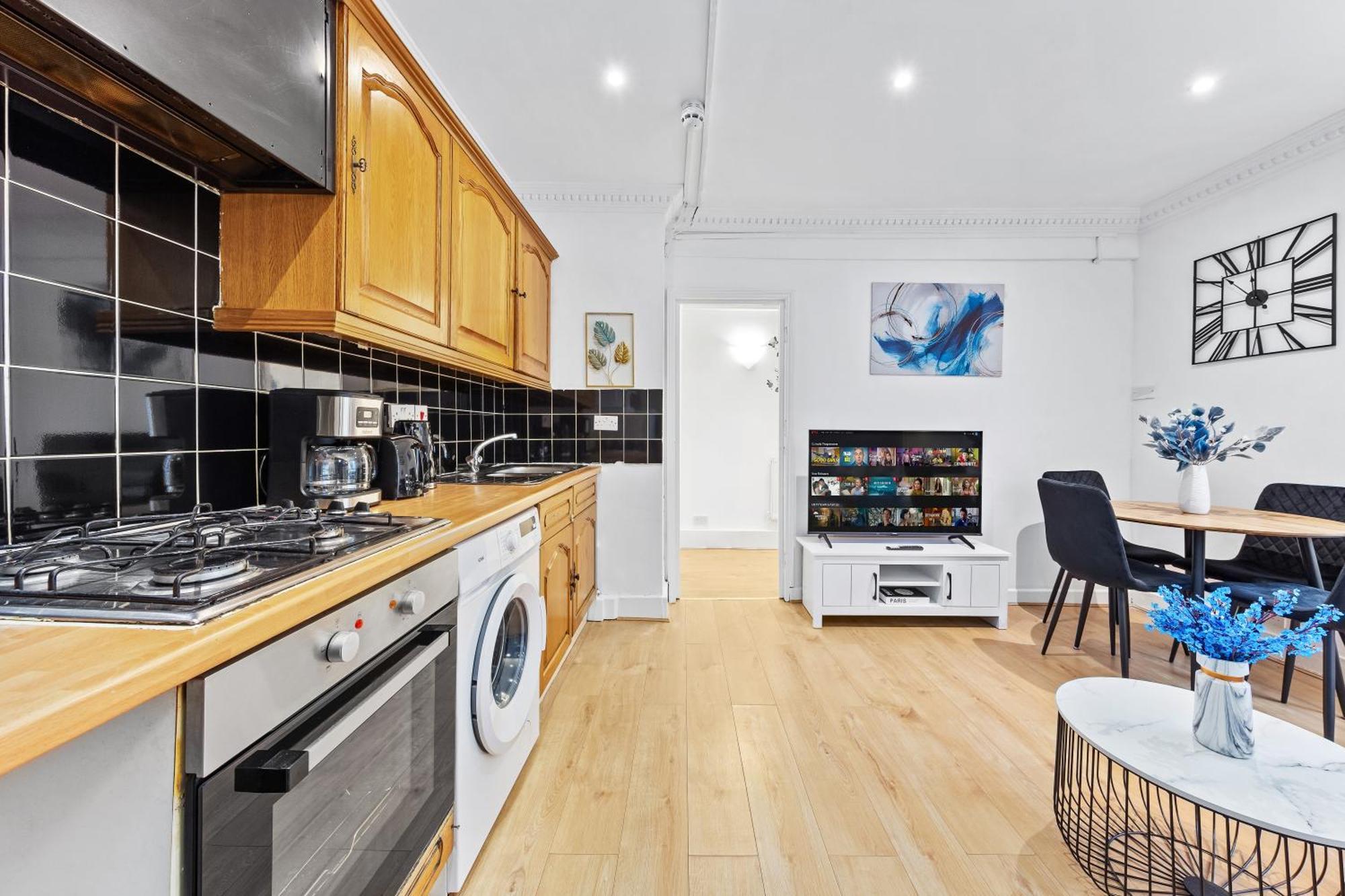 Kensington Station Proximity 2-bedroom Apartment, Walk To Station In 2 Minutes Apartment
