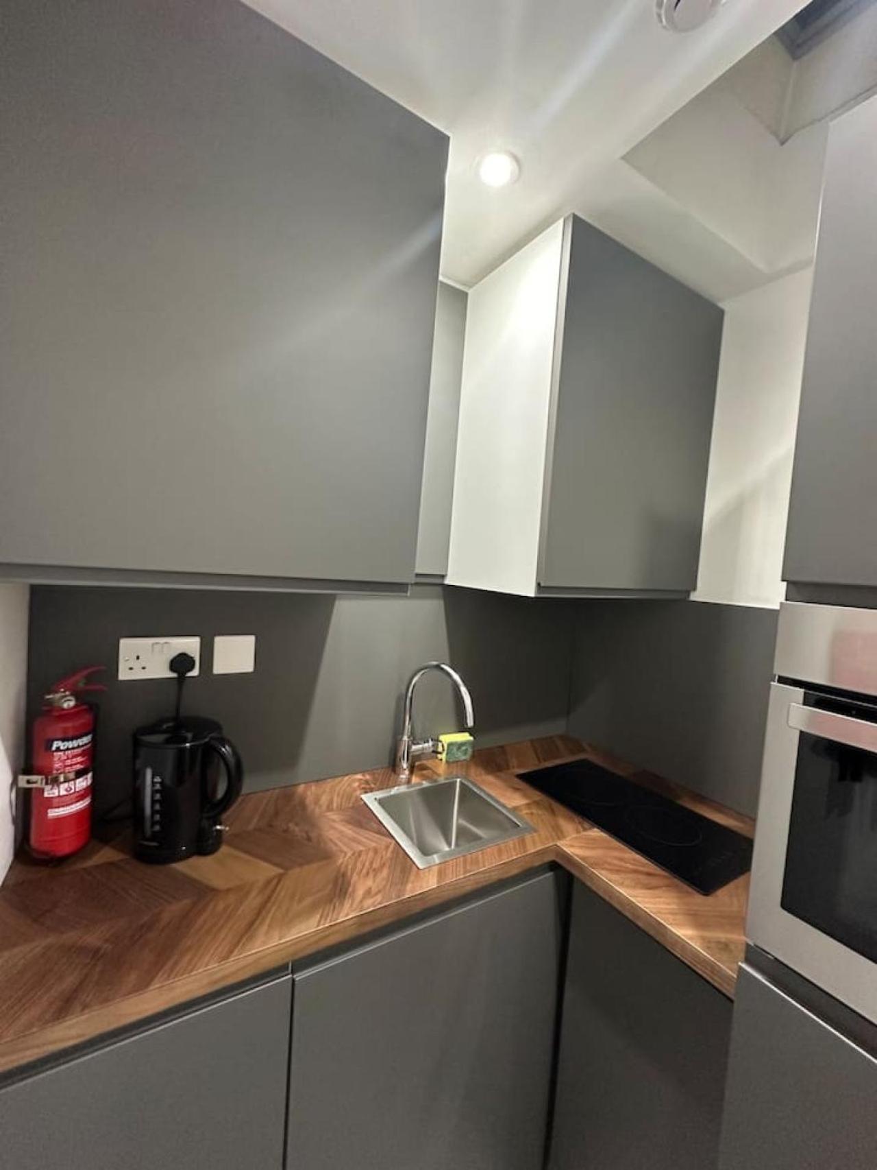 Small Flat Zone 1 * Londen