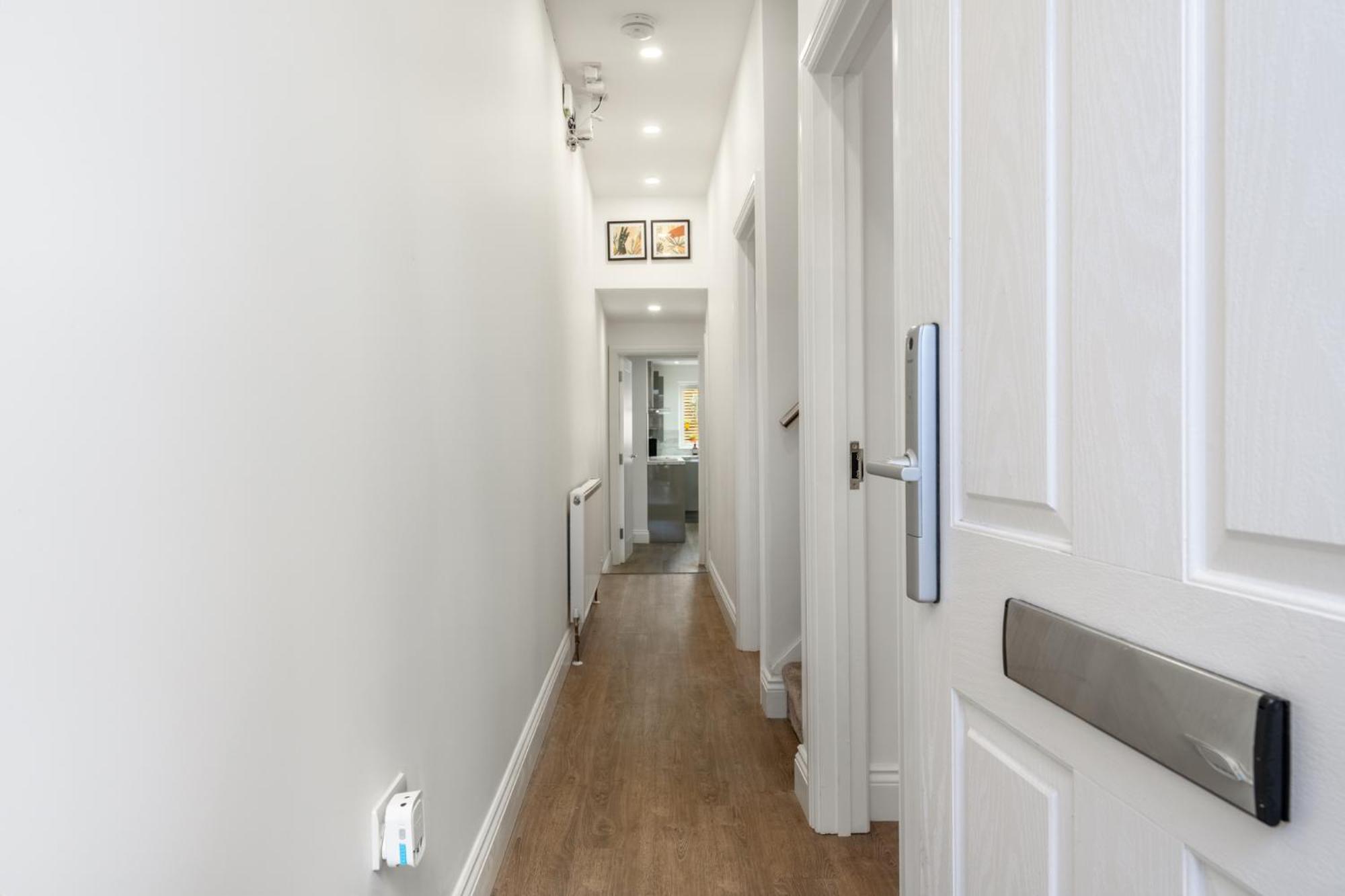 Apartment Entire 3 Bedroom House In - Canning Town, Airport, Excel *