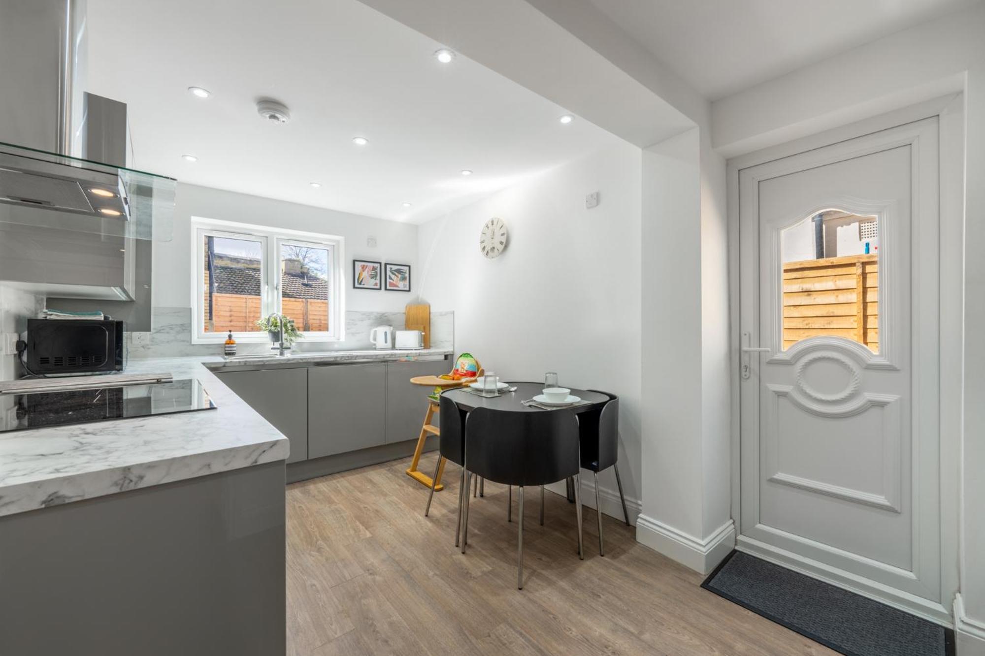 Entire 3 Bedroom House In - Canning Town, Airport, Excel Apartamento Londres