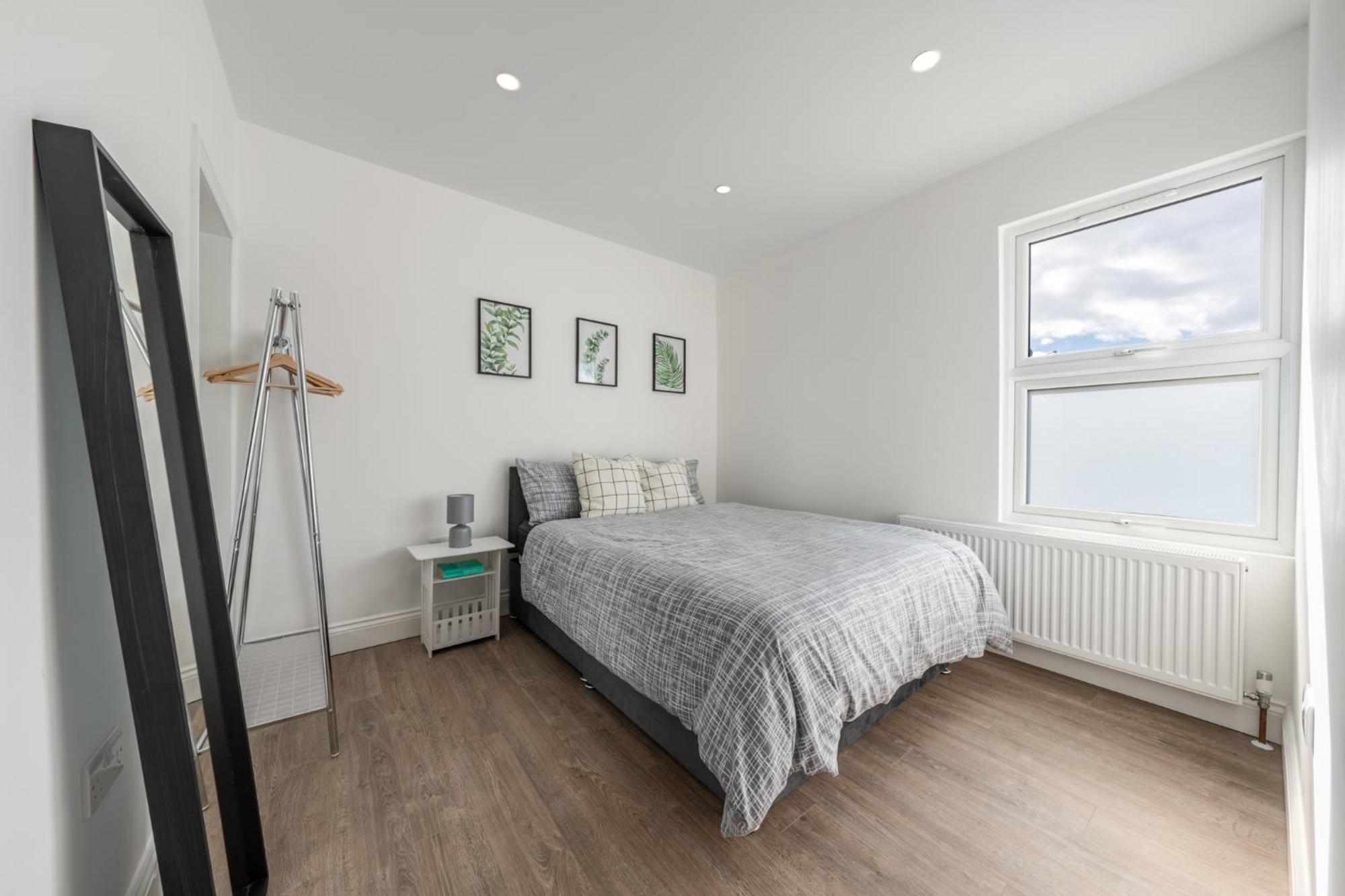 Entire 3 Bedroom House In - Canning Town, Airport, Excel Apartment