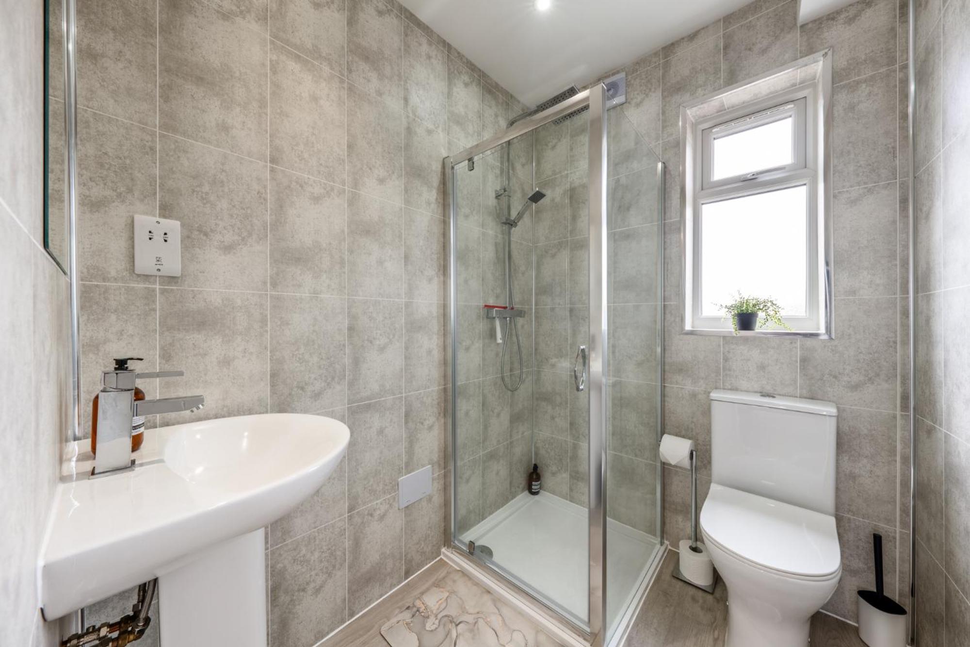 Entire 3 Bedroom House In - Canning Town, Airport, Excel Apartment London