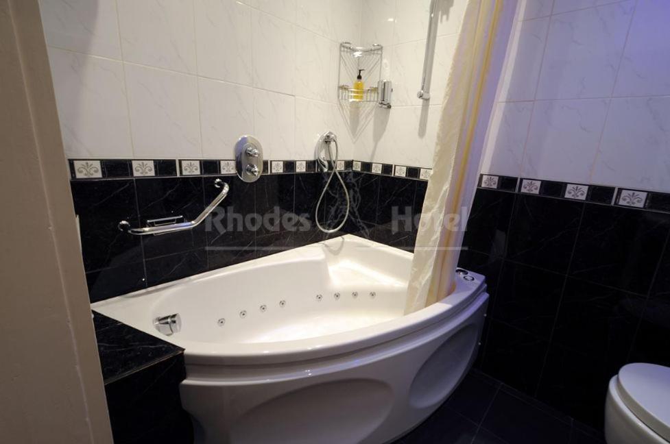 Hotel Rhodes London