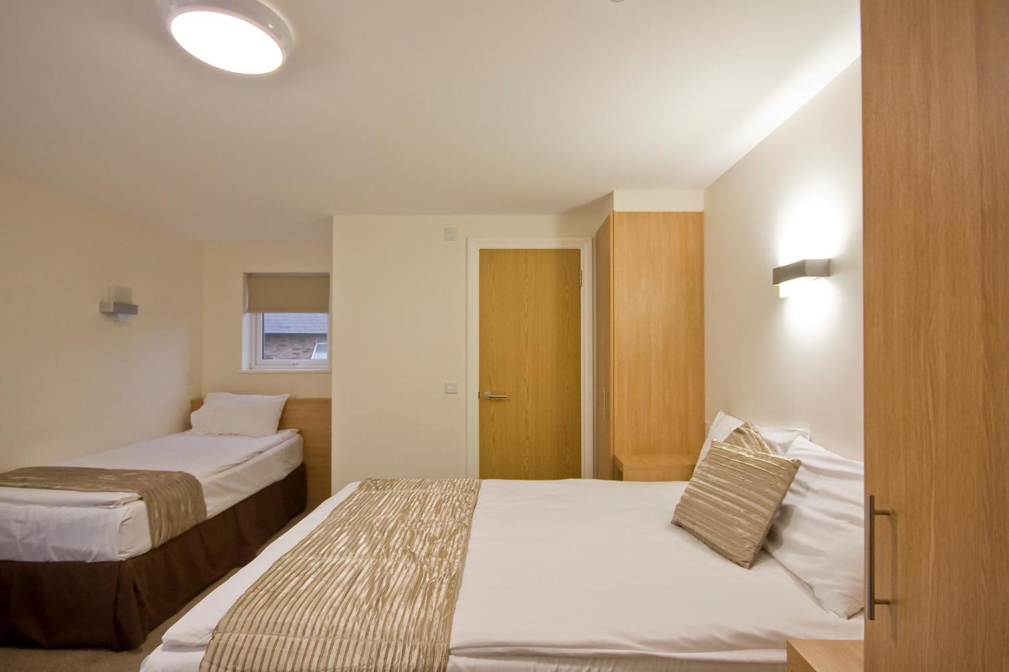 Hotel Queens London