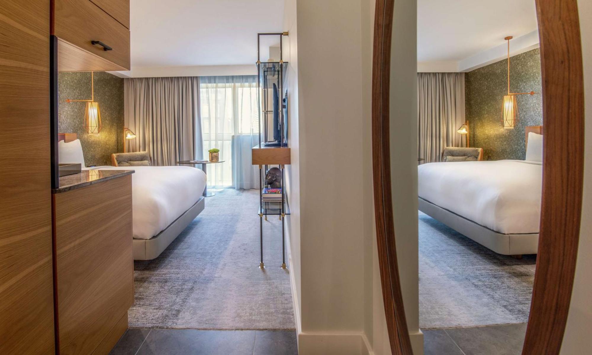 Lincoln Plaza London, Curio Collection By Hilton London
