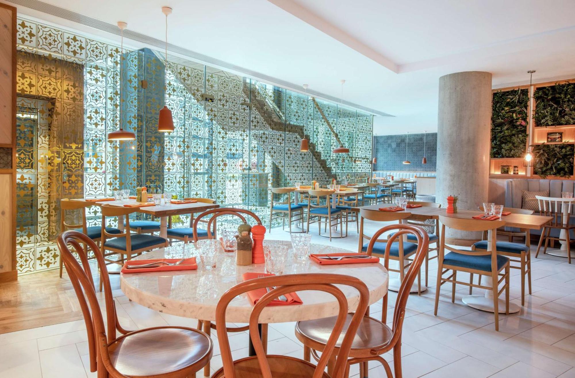 Lincoln Plaza London, Curio Collection By Hilton London