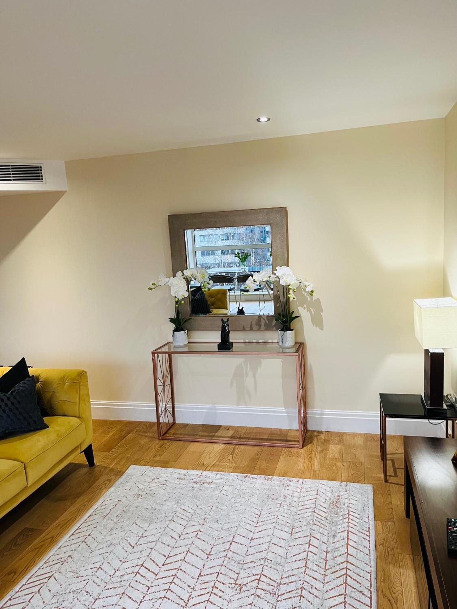 Thames View Apartment, Imperial Wharf Londen