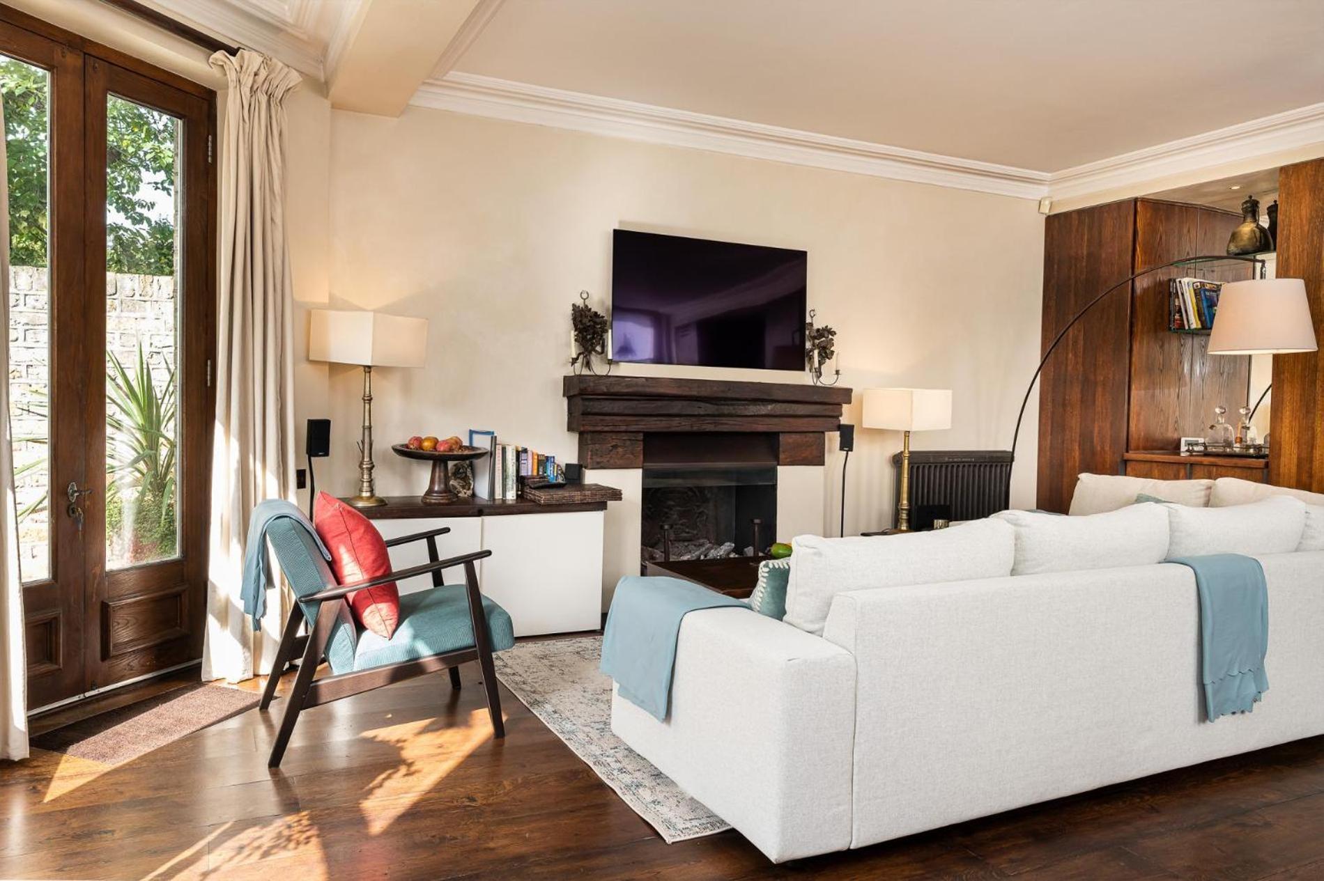 Apartment A Chelsea Retreat - 2 Bedroom With Garden And Parking