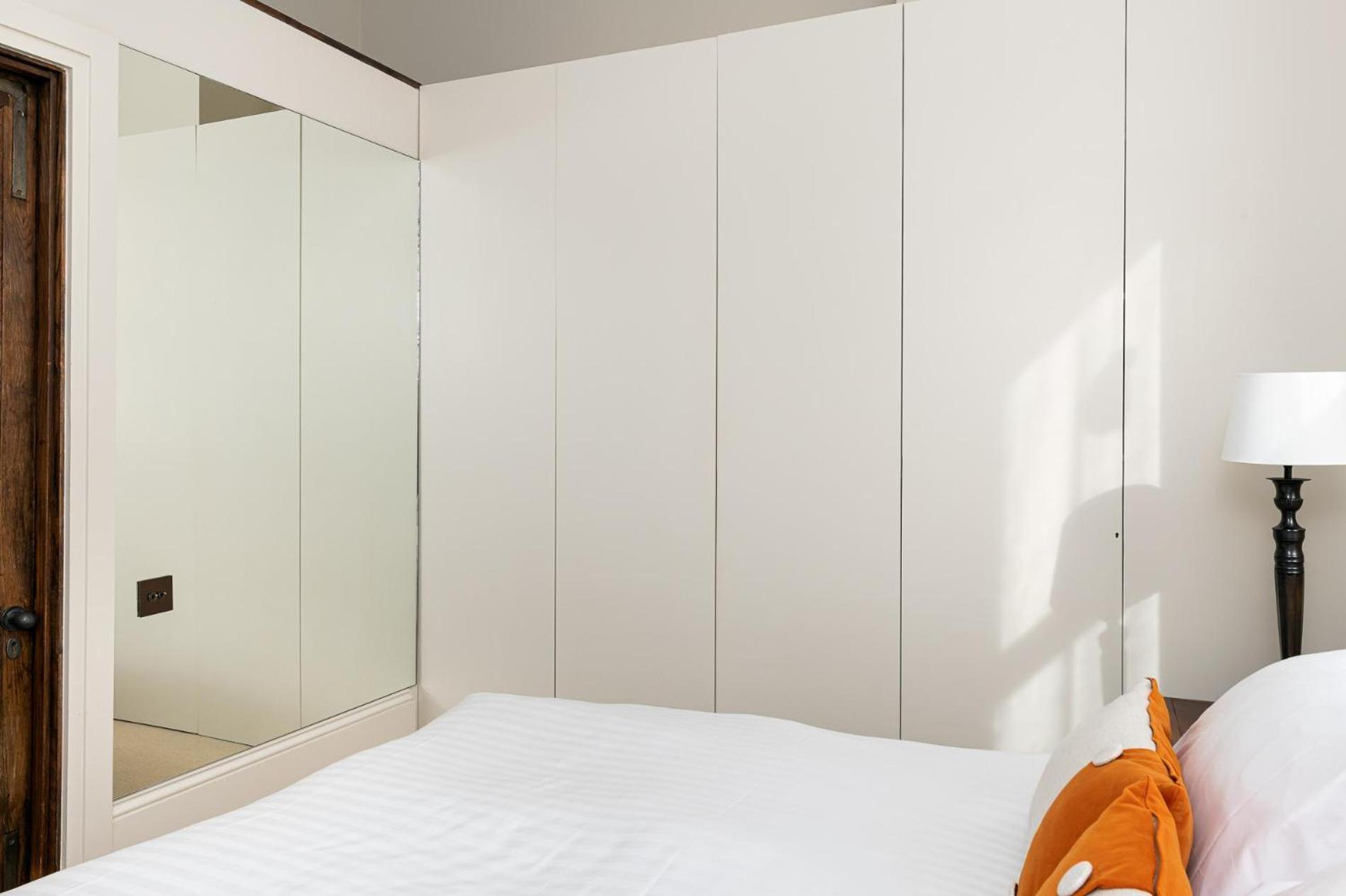 Apartment A Chelsea Retreat - 2 Bedroom With Garden And Parking