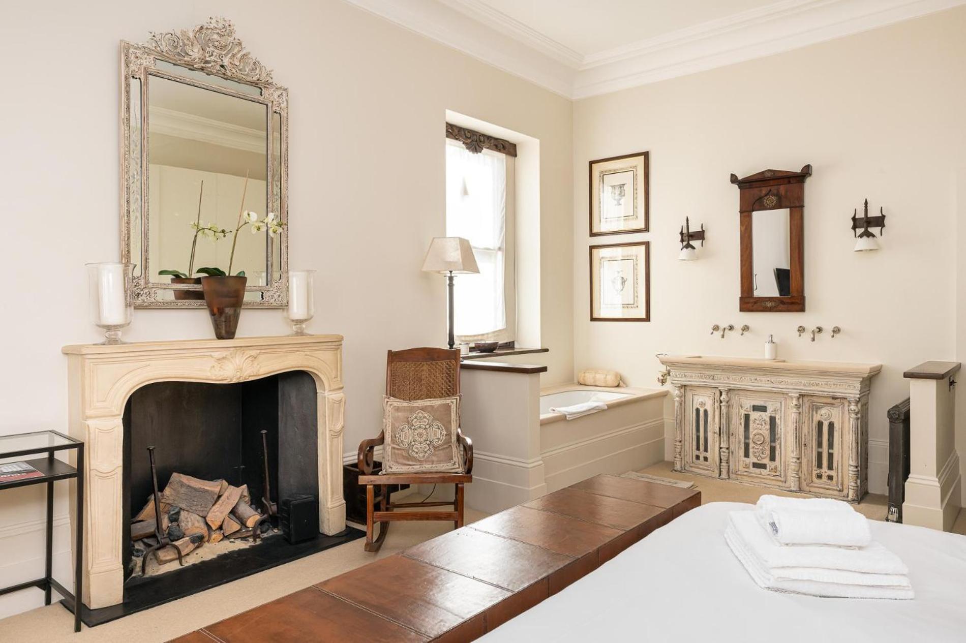 Apartment A Chelsea Retreat - 2 Bedroom With Garden And Parking