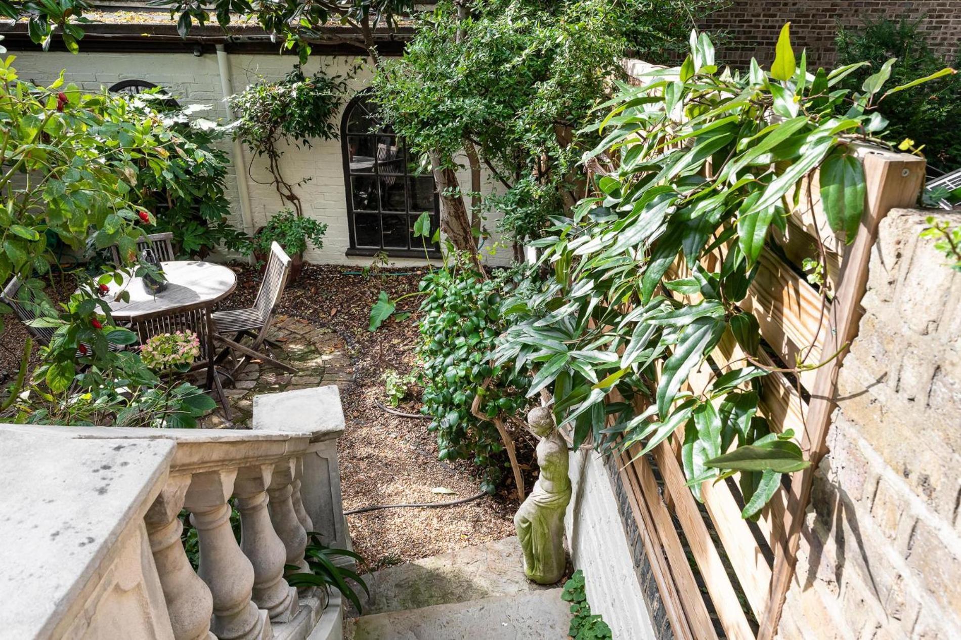 Apartment A Chelsea Retreat - 2 Bedroom With Garden And Parking *