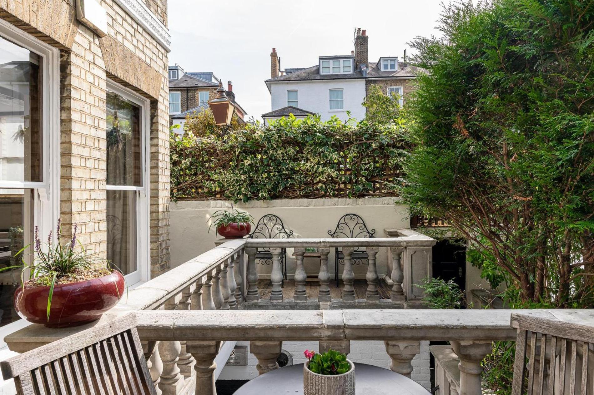 Apartment A Chelsea Retreat - 2 Bedroom With Garden And Parking