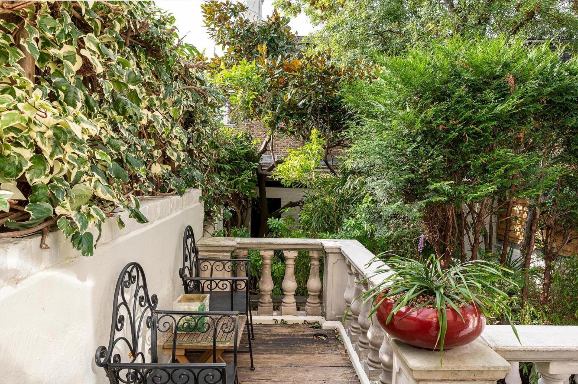 Apartment A Chelsea Retreat - 2 Bedroom With Garden And Parking