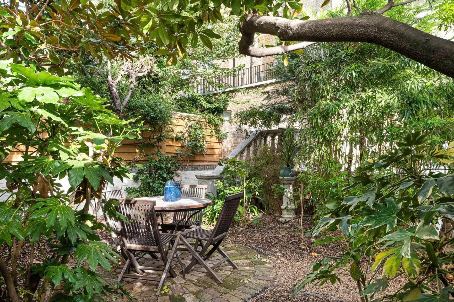 Apartment A Chelsea Retreat - 2 Bedroom With Garden And Parking