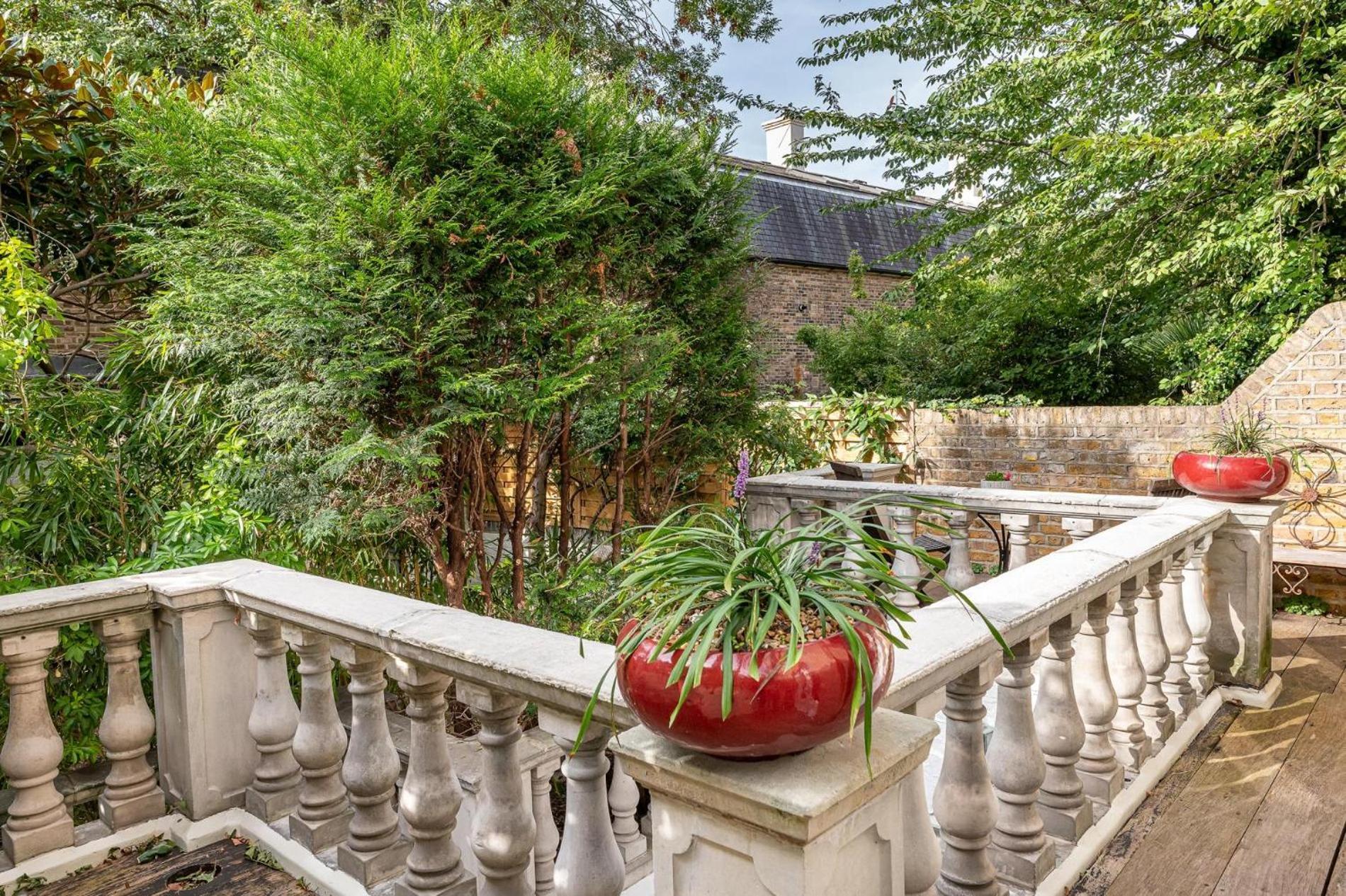 Apartment A Chelsea Retreat - 2 Bedroom With Garden And Parking