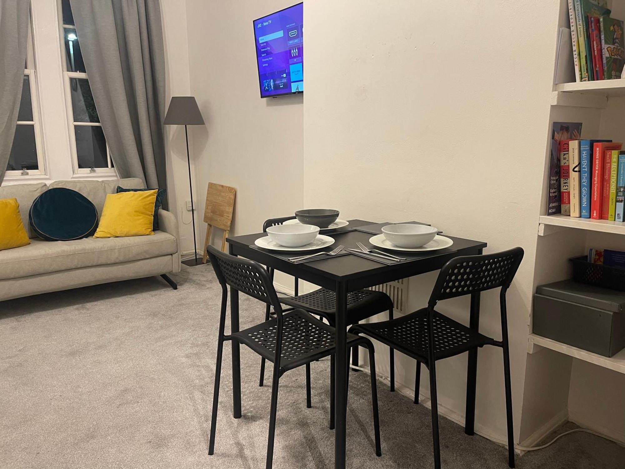 Сasa de vacaciones Tooting - Cosy 2 Bedroom House With Garden, 5 Mins Walk To Tube Station Londres