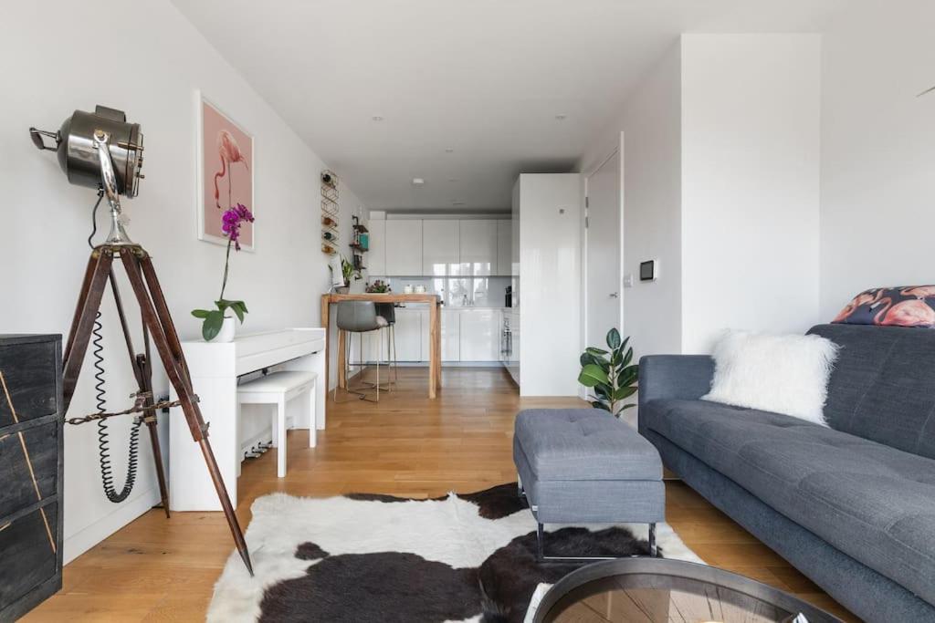 Apartamento Modern New 1-bedroom Stunning Views Londres