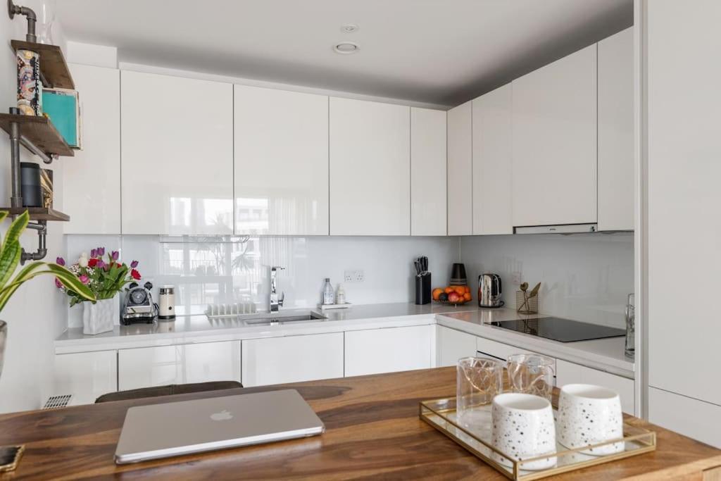 Apartamento Modern New 1-bedroom Stunning Views Londres