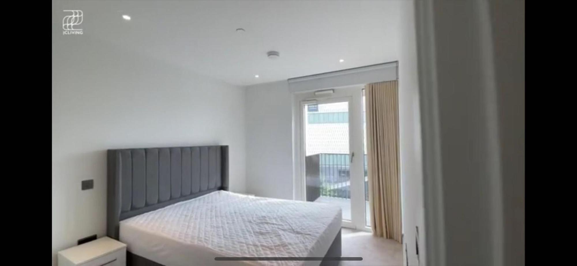 Apartment Luxury Modern 2bd 2ba White Living