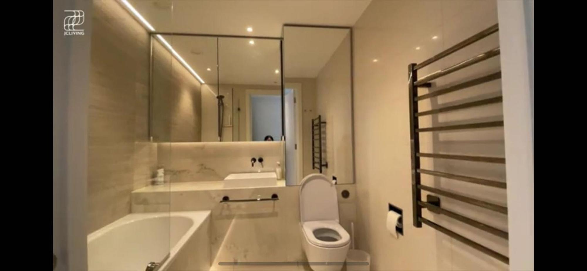 Apartment Luxury Modern 2bd 2ba White Living *