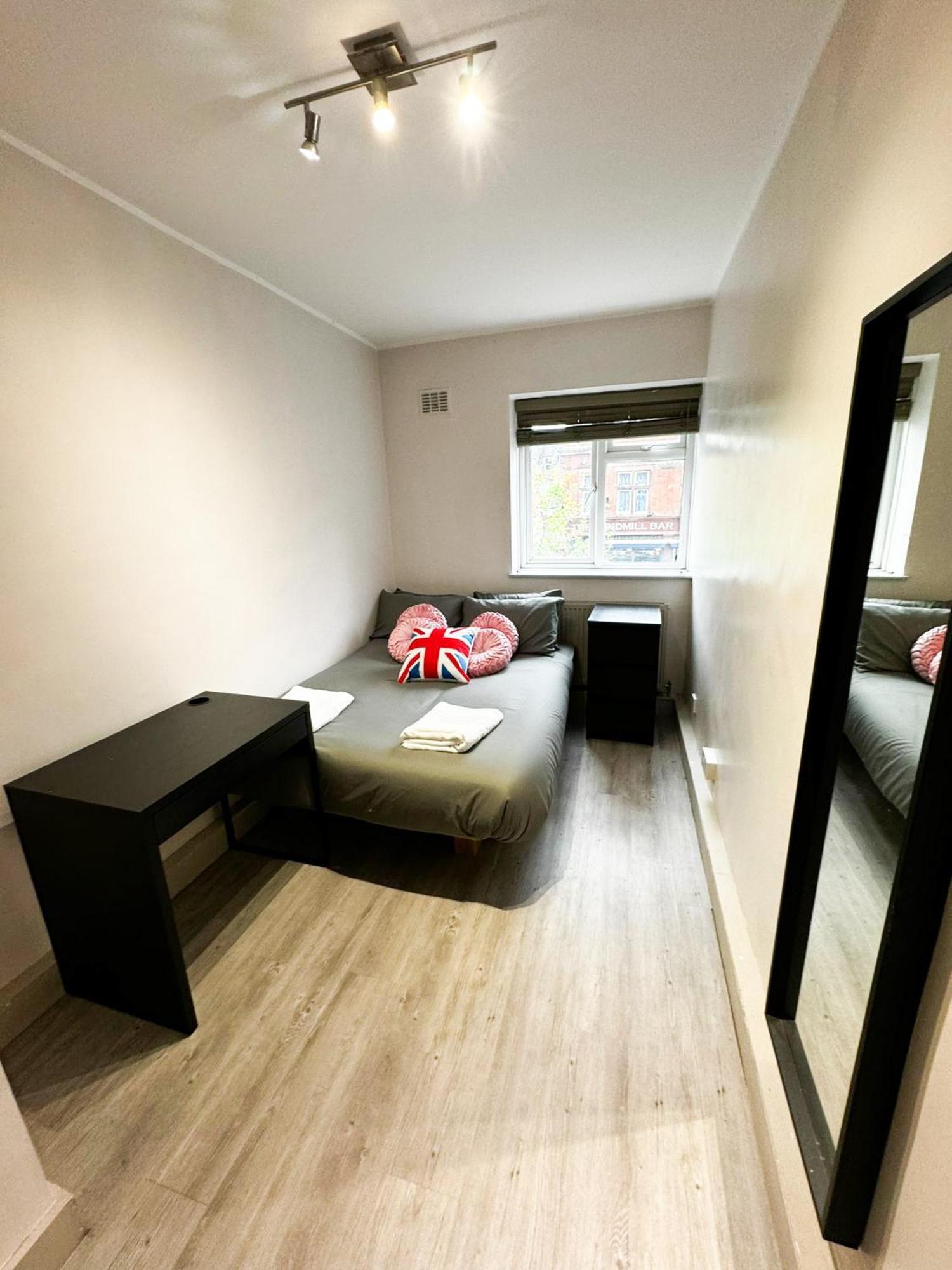 Apartment Cricklewood London
