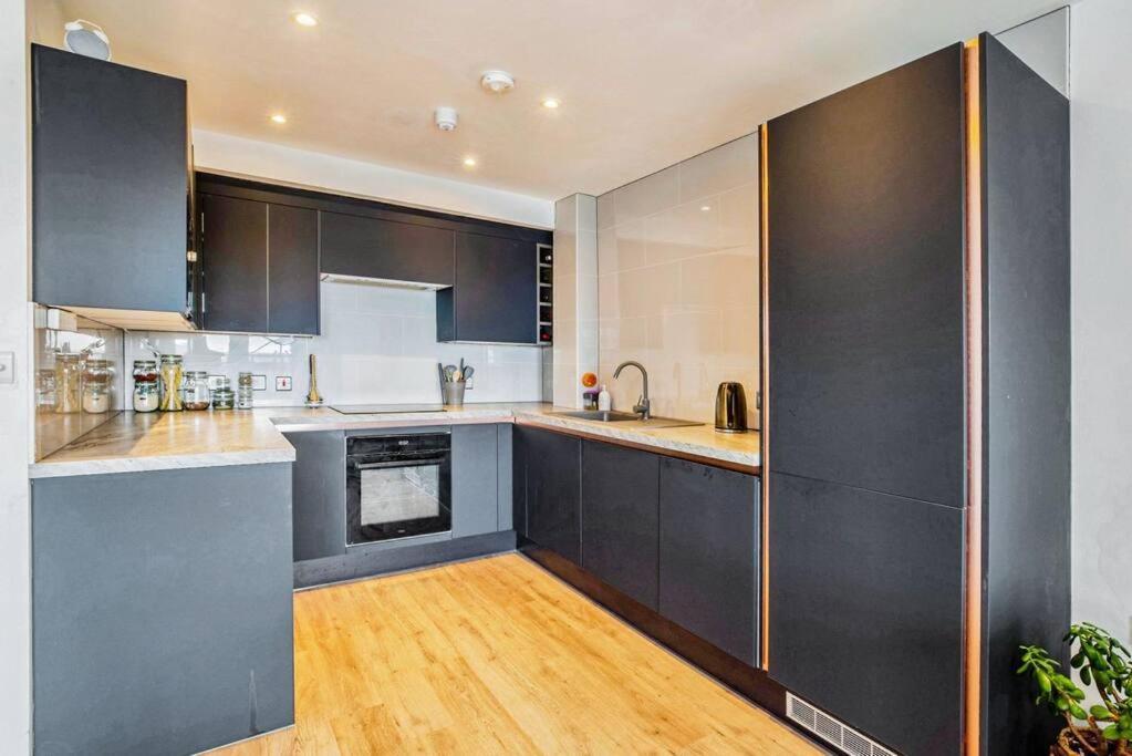 Apartment Spacious 2 Bed Flat - Woolwich - Elizabeth Line *