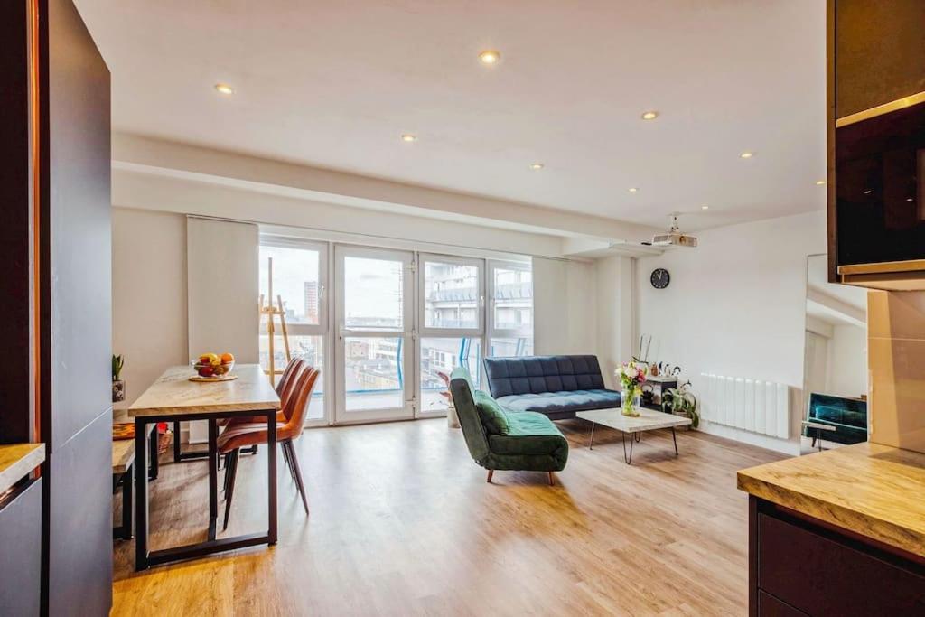 Spacious 2 Bed Flat - Woolwich - Elizabeth Line
