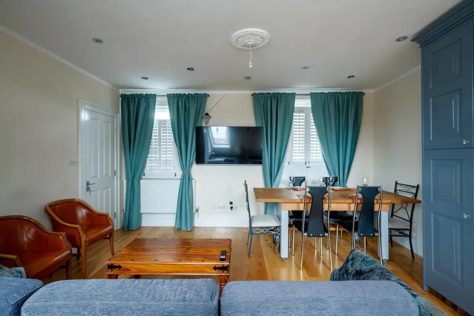 Immaculate 4-bed House In London