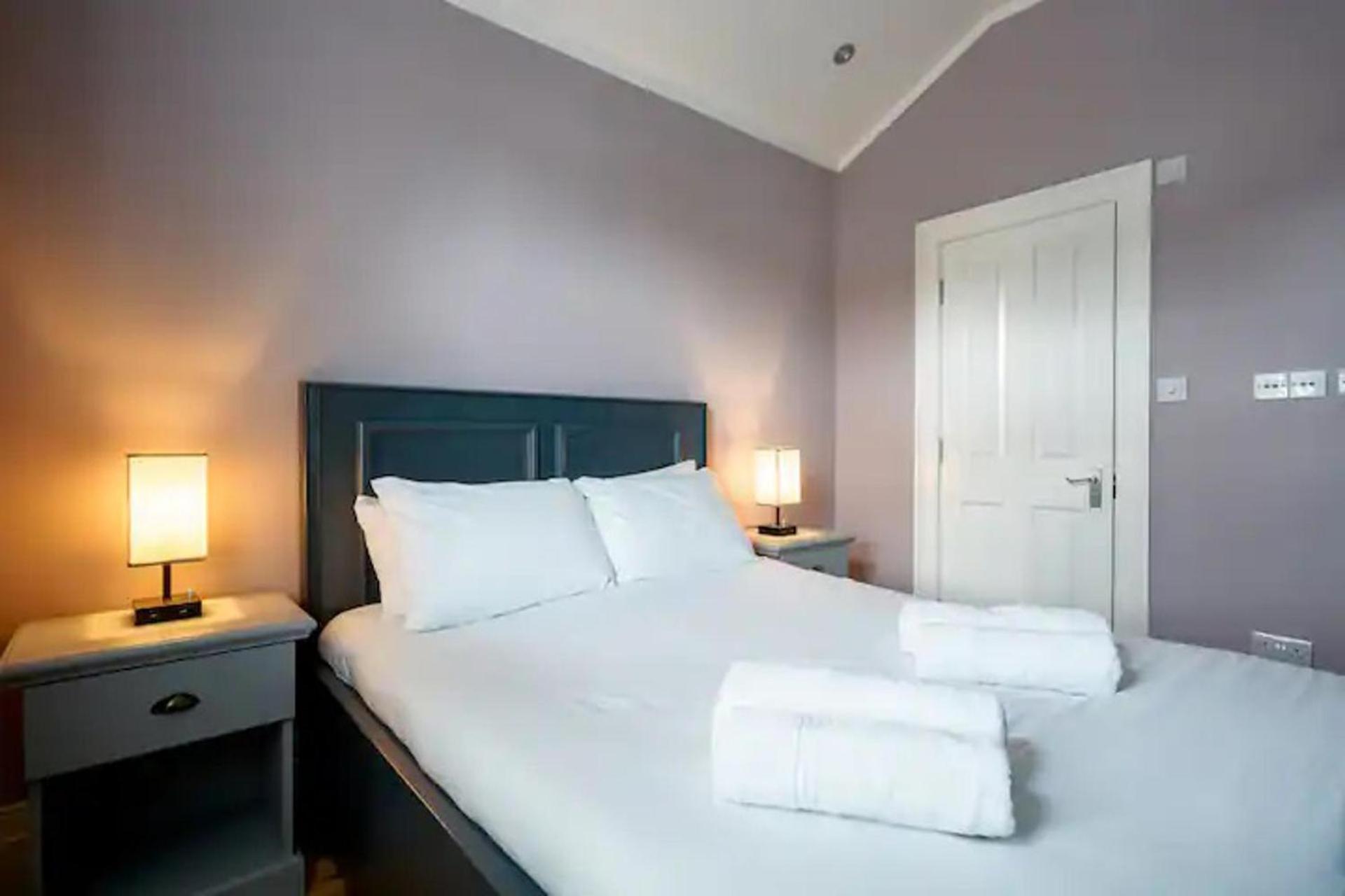 Holiday home Immaculate 4-bed House In