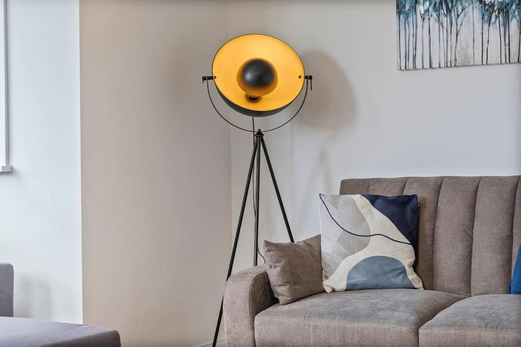 Apartment Heart Of Acton - Free Parking - Perfect For Contractors London