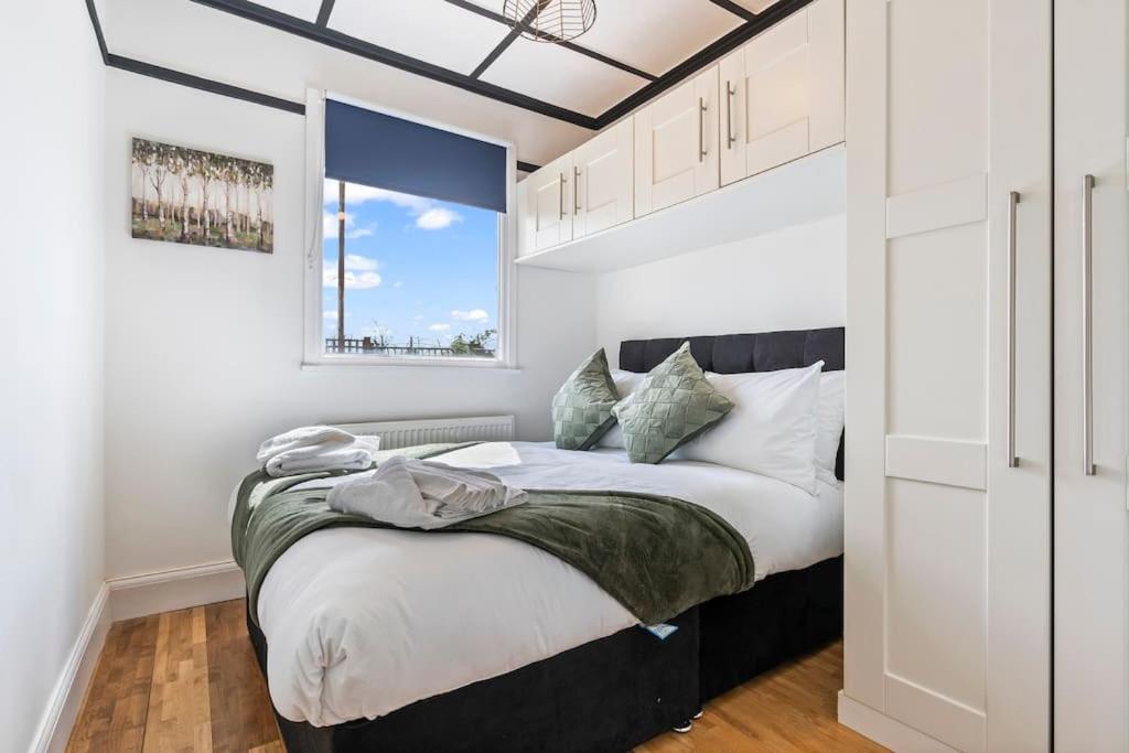 Apartment Heart Of Acton - Free Parking - Perfect For Contractors London