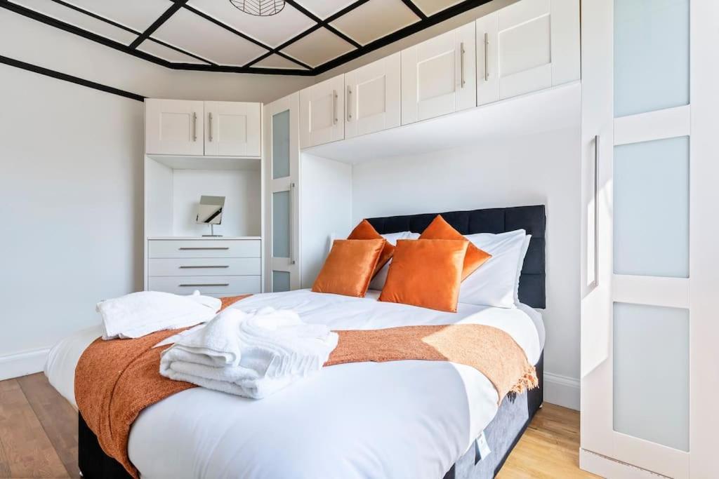 Apartment Heart Of Acton - Free Parking - Perfect For Contractors