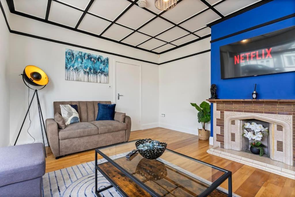 Apartment Heart Of Acton - Free Parking - Perfect For Contractors London