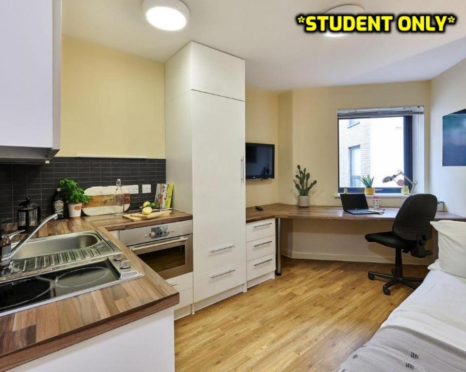 Student Only Zeni Vauxhall London
