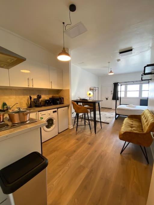 Premium Flat In Zone 1