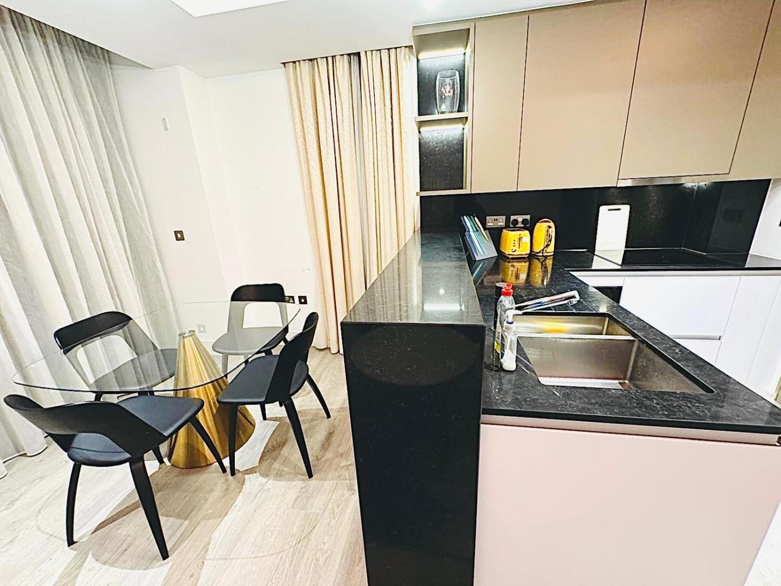 Apartment Avrora 2 Bedroom Luxury London