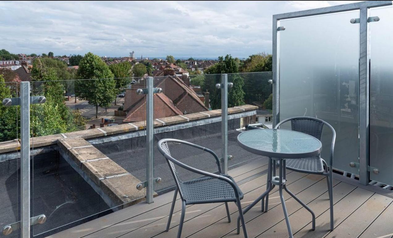 Apartment Newly Refurbished 2 Bed With Fantastic View