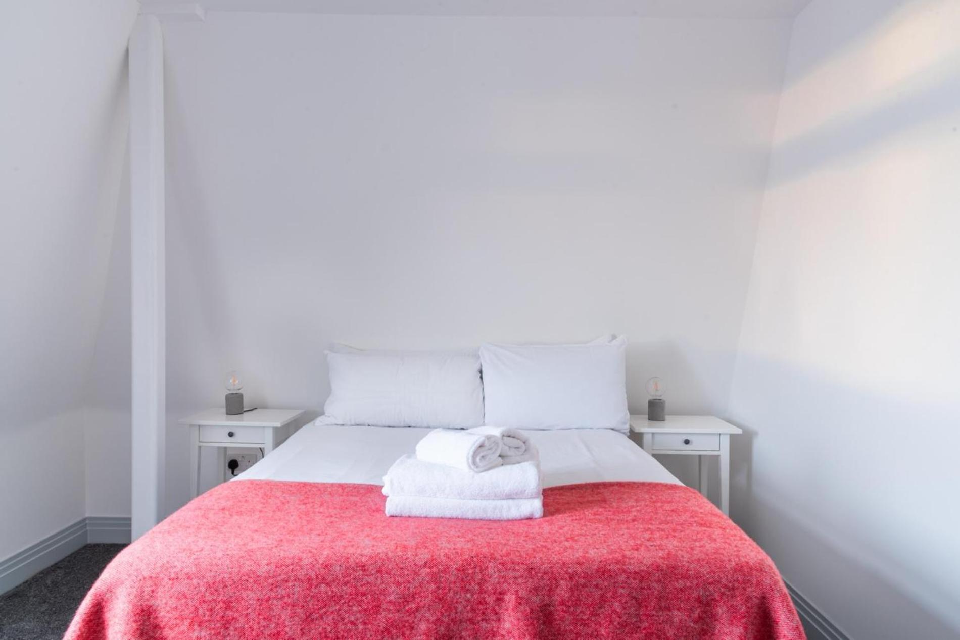 Apartment Newly Refurbished 2 Bed With Fantastic View