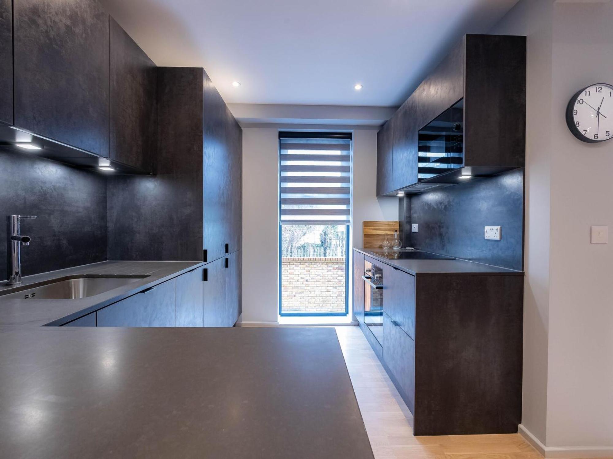 Luxurious Hackney Near Train Station