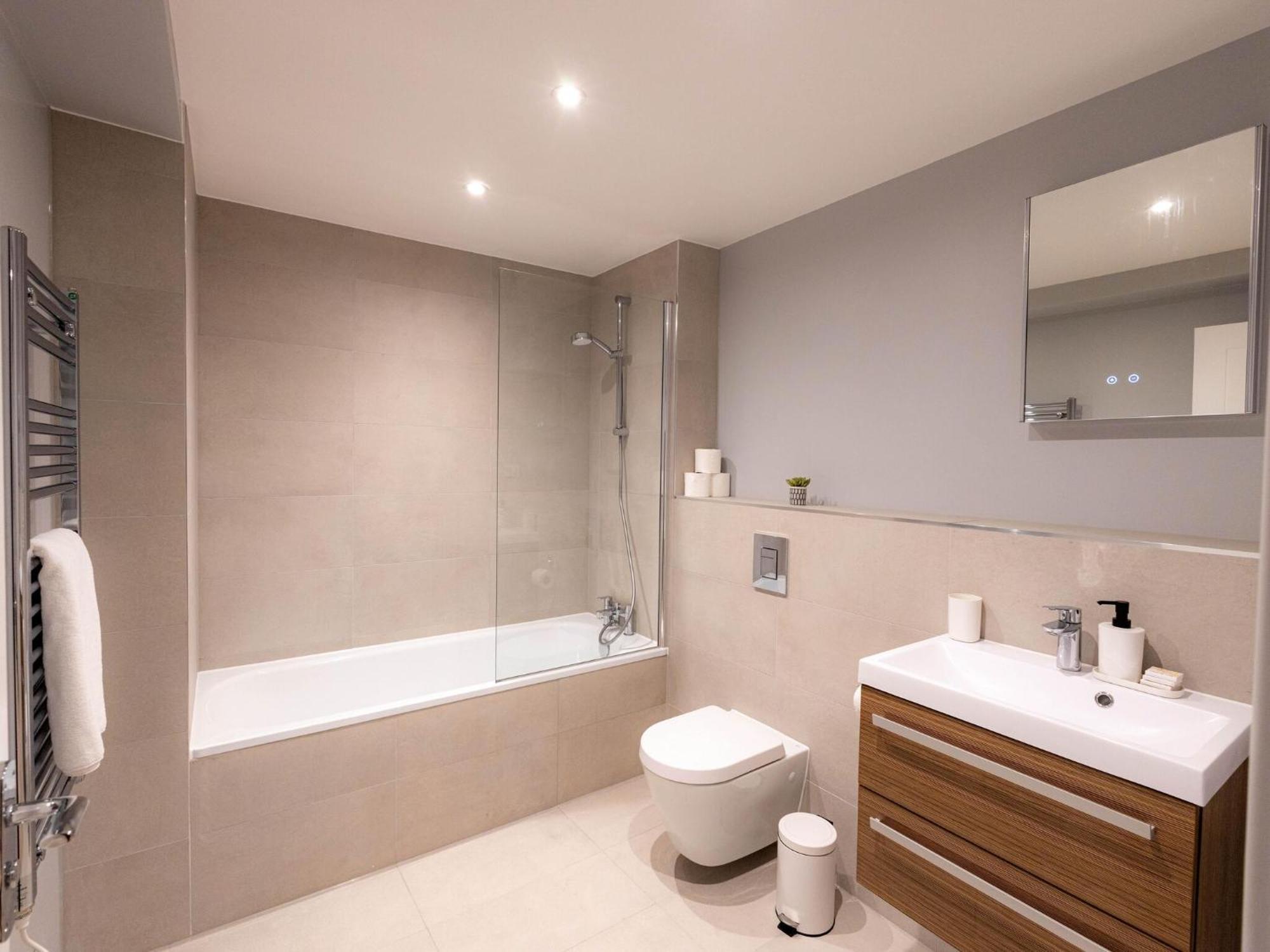 Luxurious Hackney Near Train Station Londen