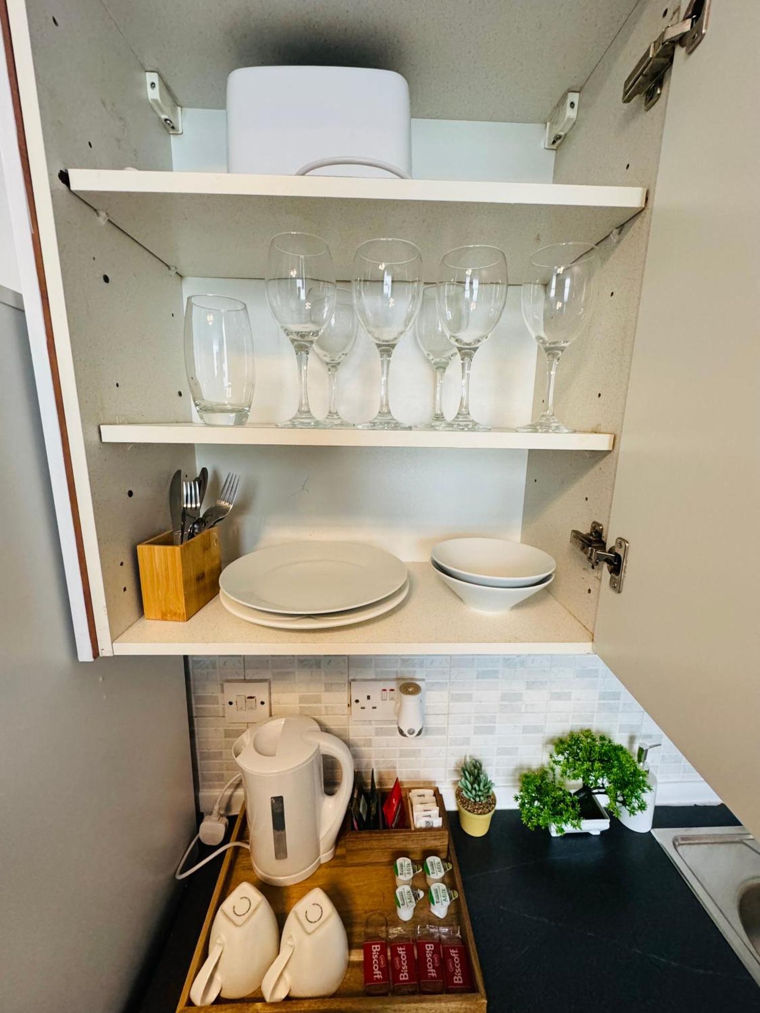 Unique Flat In 1110 * Londen
