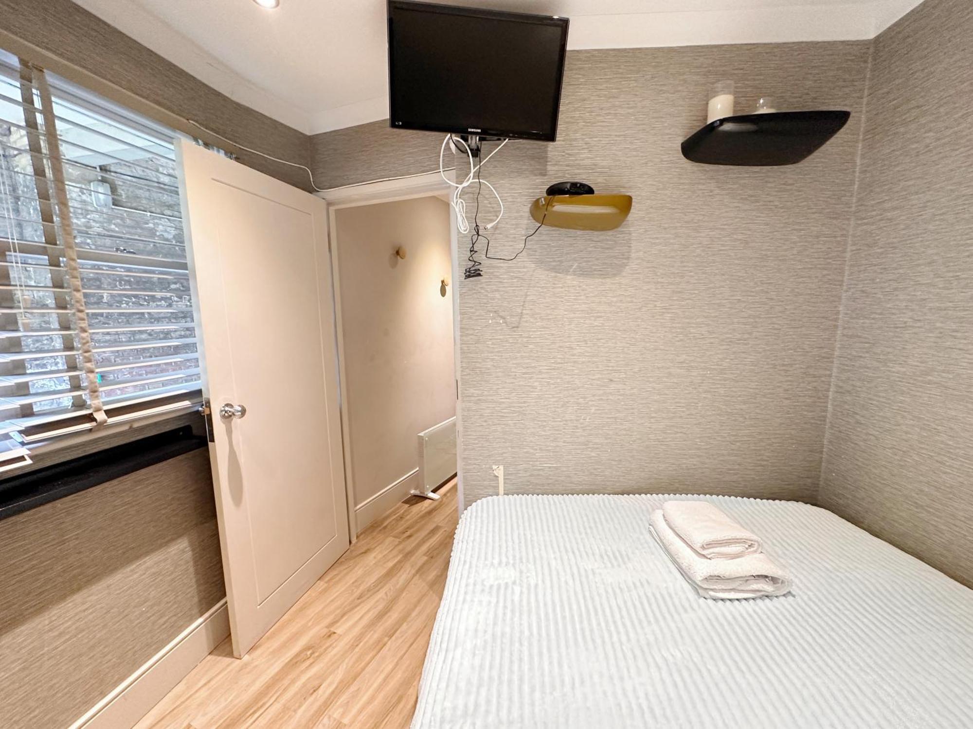 Villa Modern Design 3brs 2f House Close To Victoria *