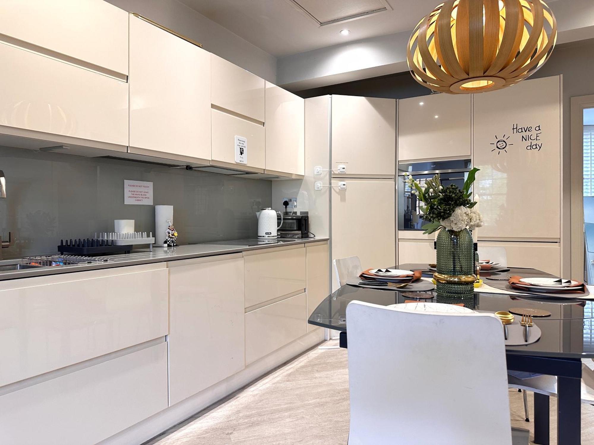 Villa Modern Design 3brs 2f House Close To Victoria