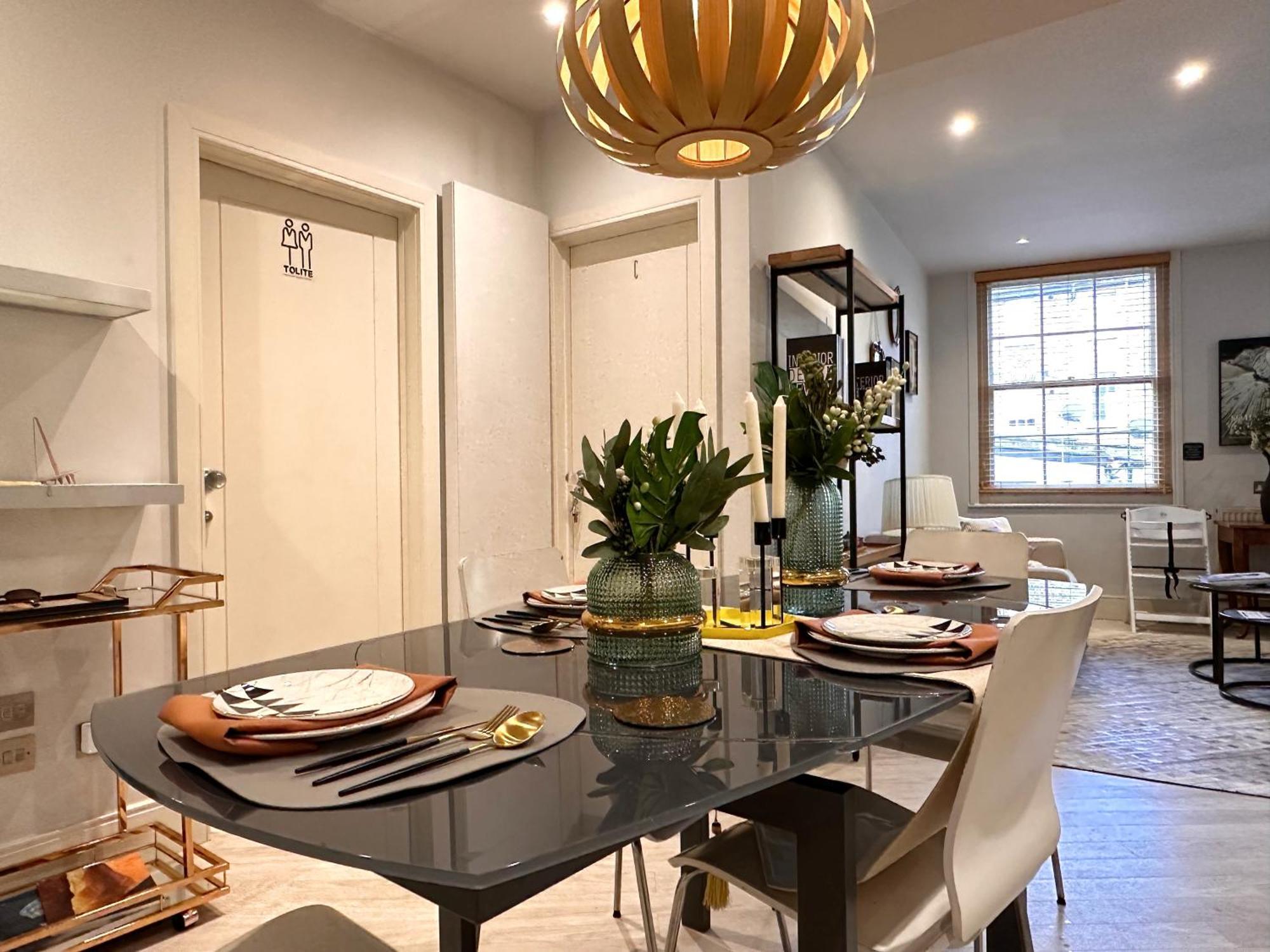 Modern Design 3brs 2f House Close To Victoria Villa London